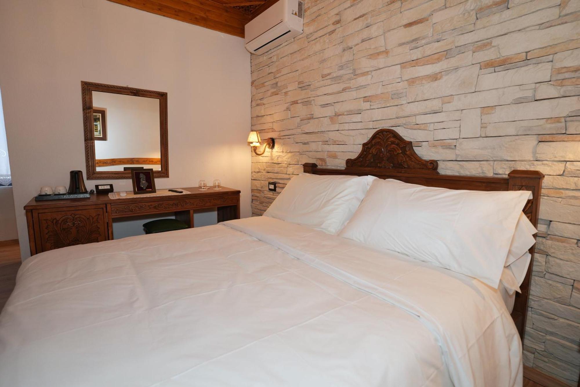 City Street Hotel Gjirokastër Habitación foto