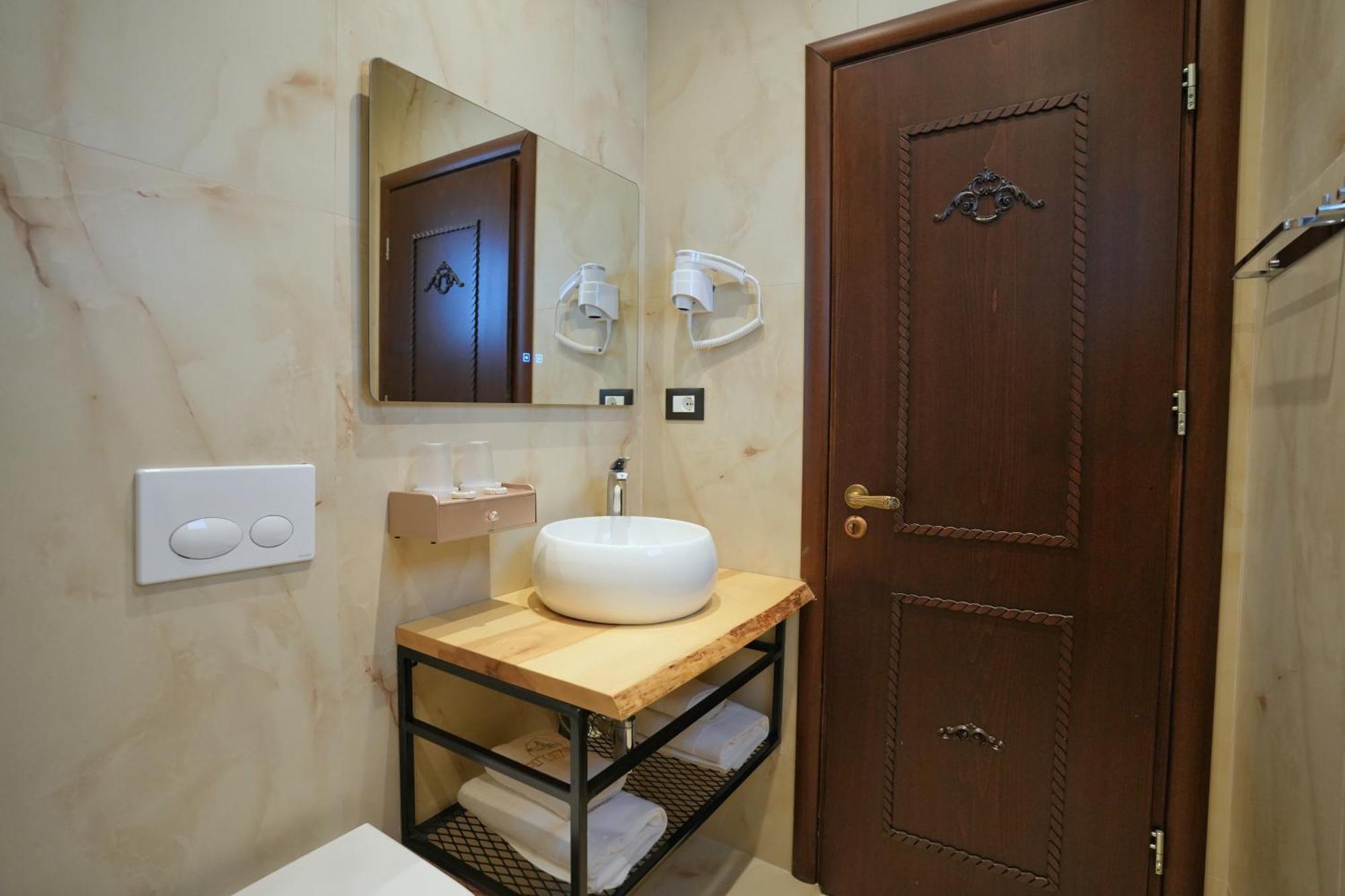City Street Hotel Gjirokastër Habitación foto