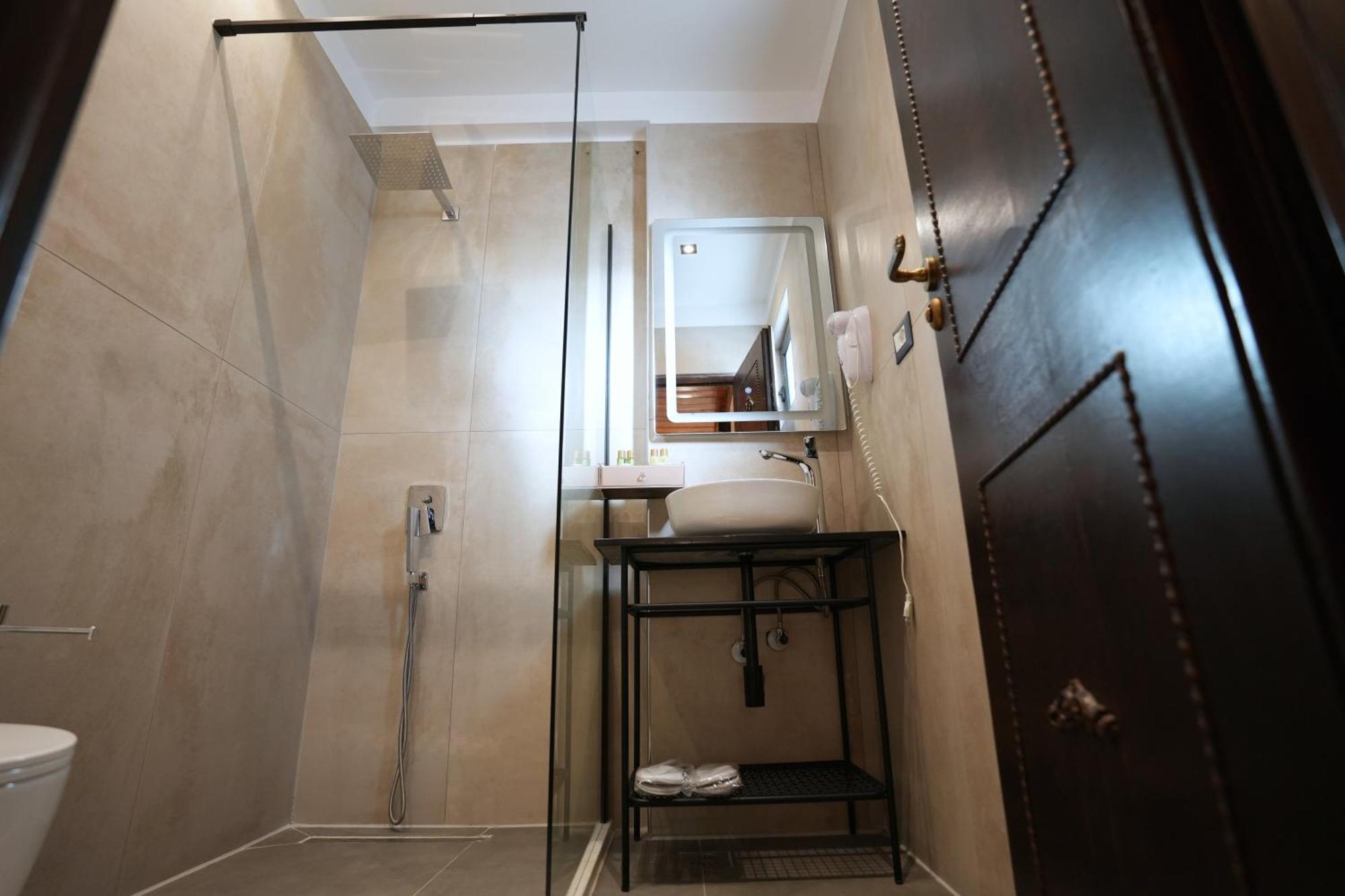 City Street Hotel Gjirokastër Habitación foto