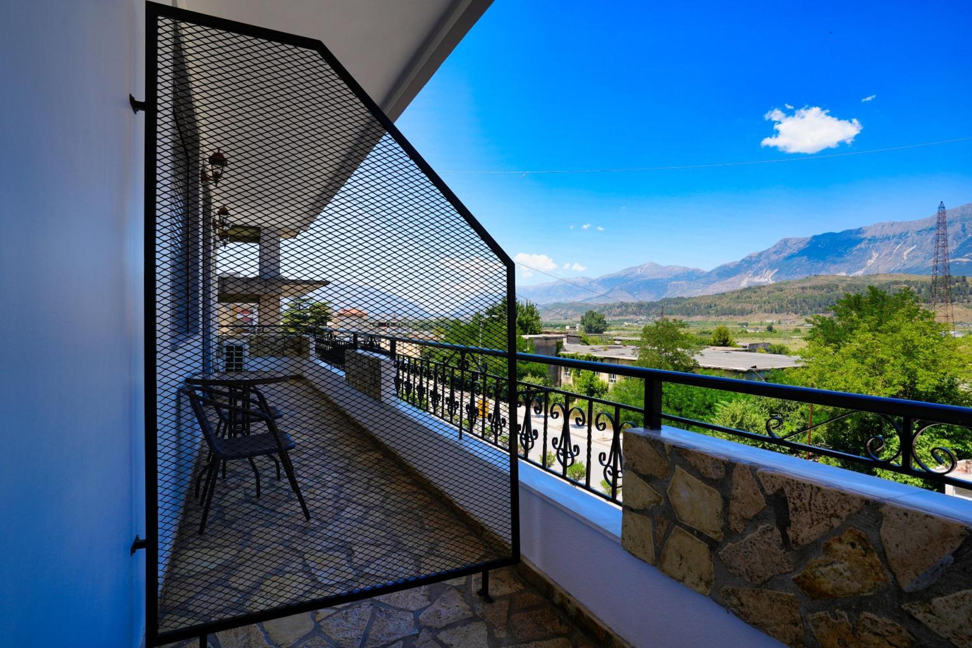 City Street Hotel Gjirokastër Habitación foto