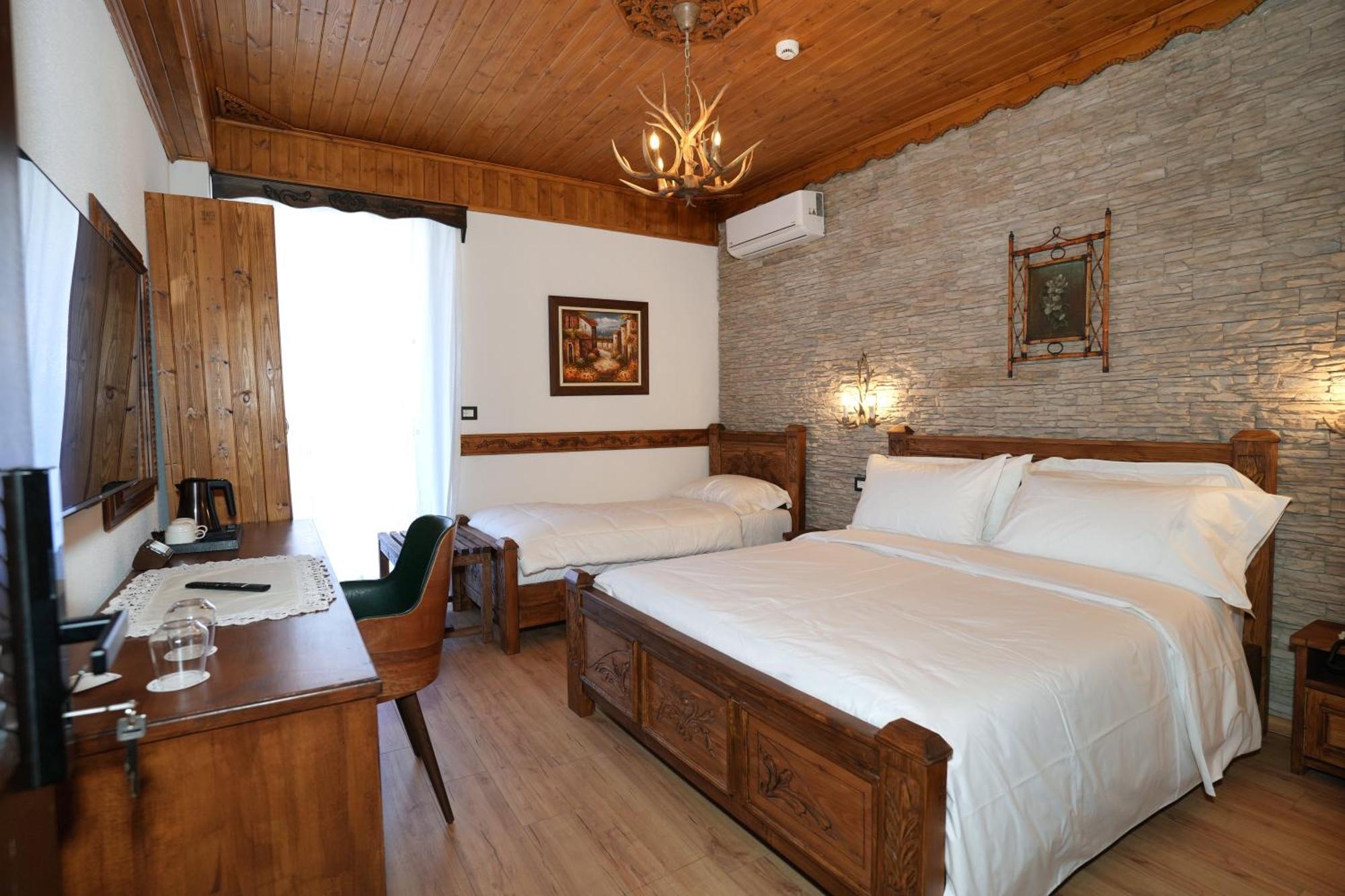 City Street Hotel Gjirokastër Exterior foto